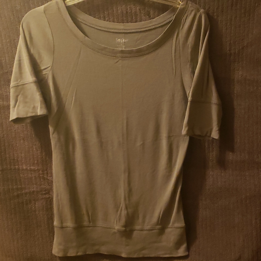 Grey top